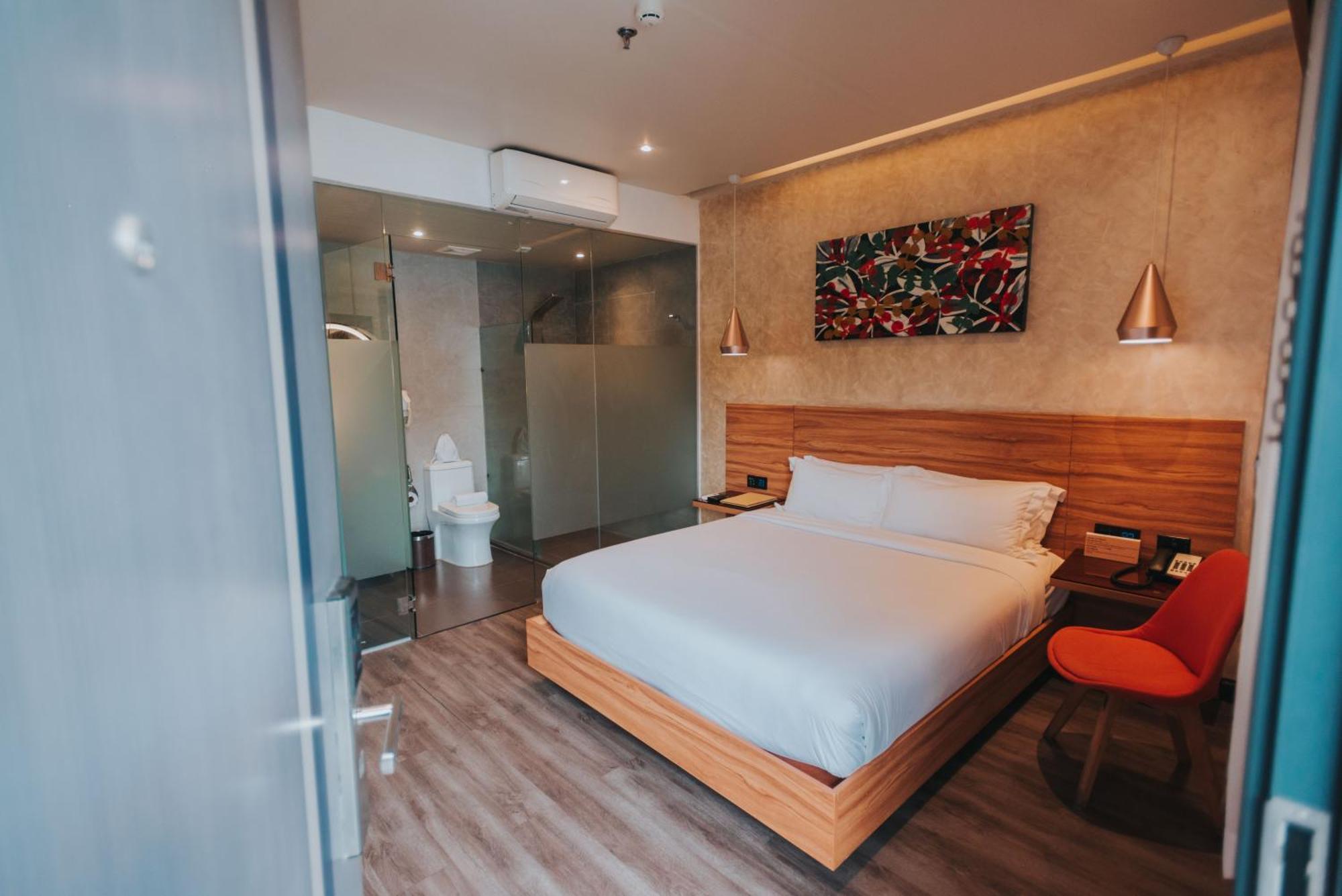 Surestay Plus Hotel By Best Western Ac Luxe Angeles City Bagian luar foto