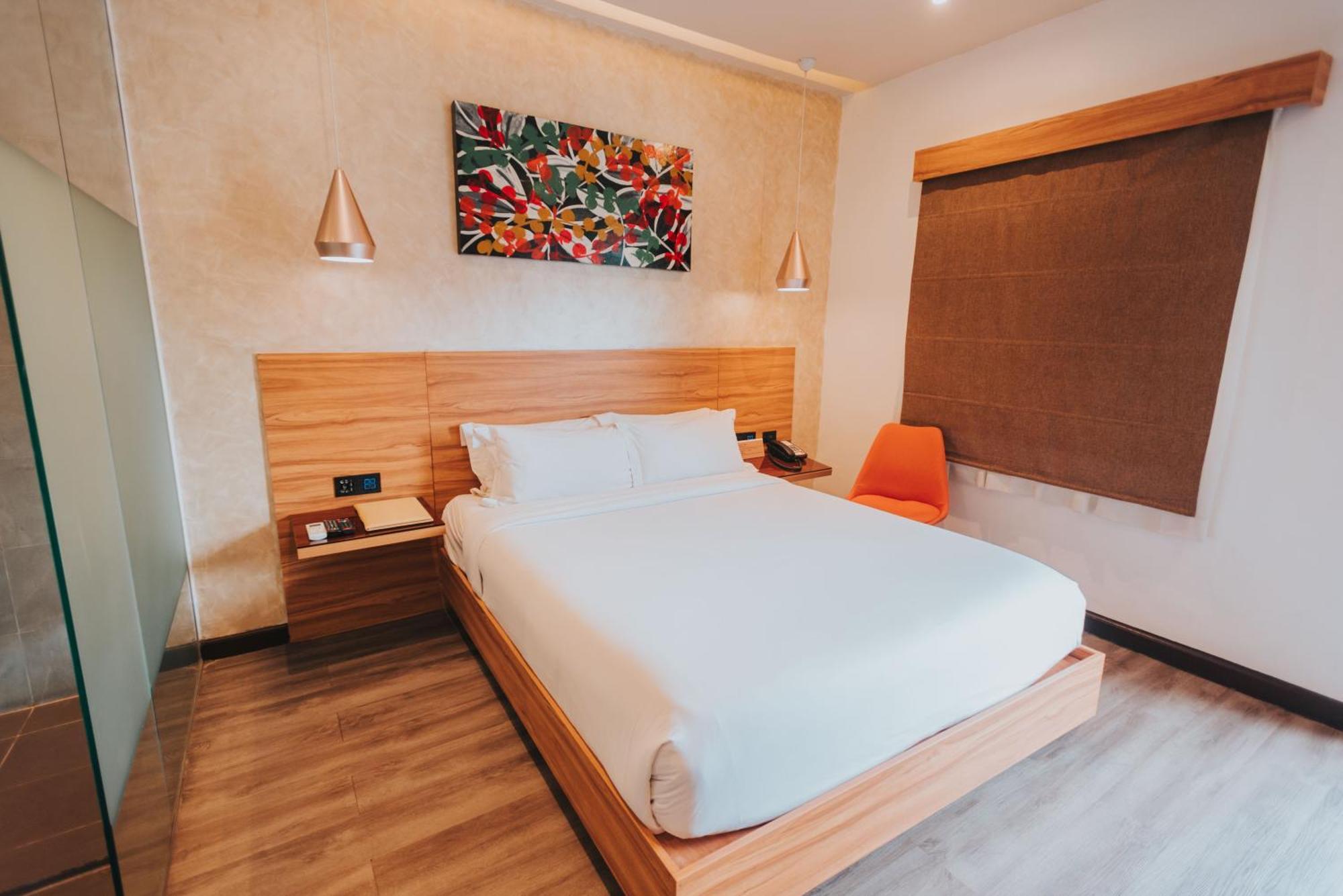 Surestay Plus Hotel By Best Western Ac Luxe Angeles City Bagian luar foto