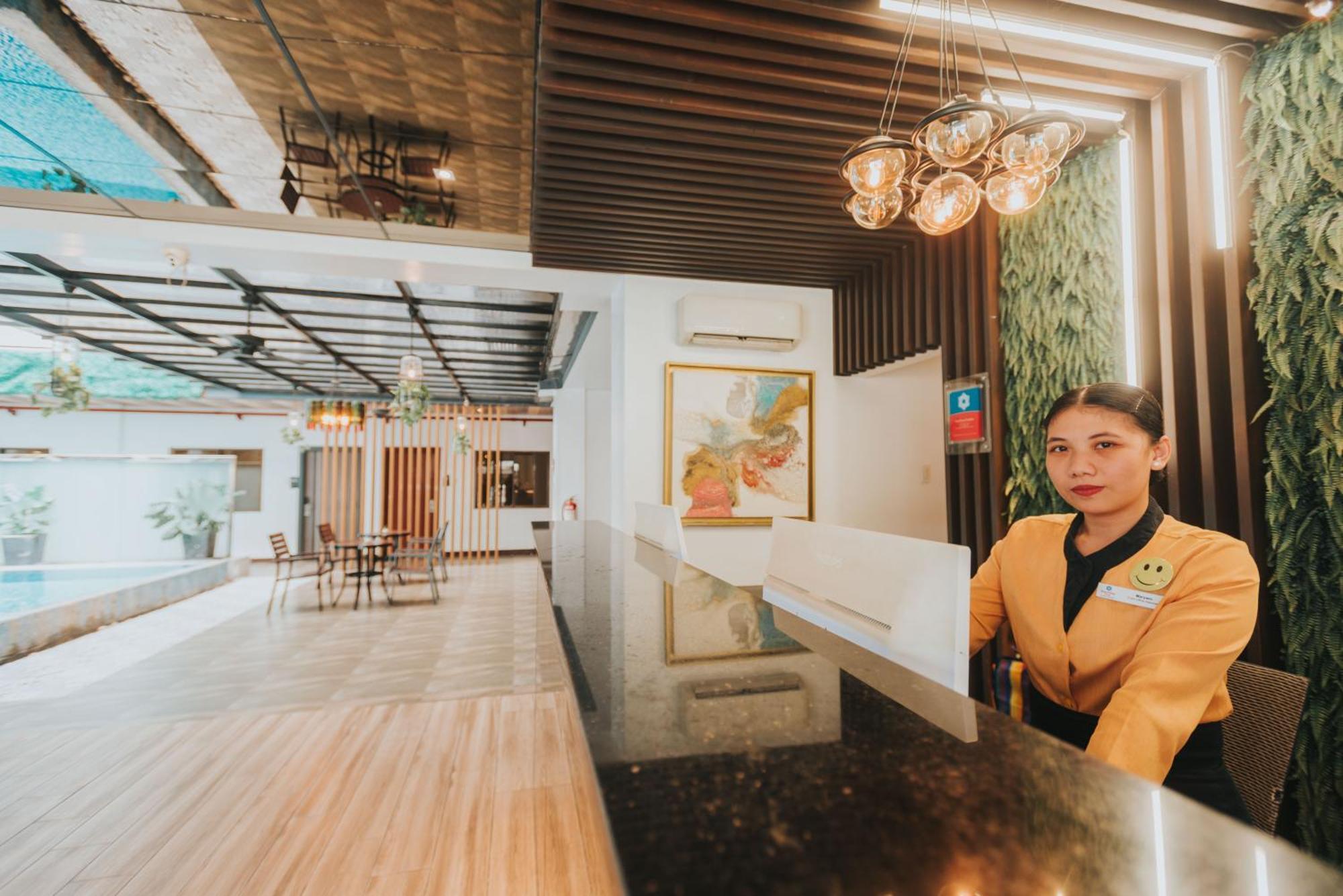 Surestay Plus Hotel By Best Western Ac Luxe Angeles City Bagian luar foto