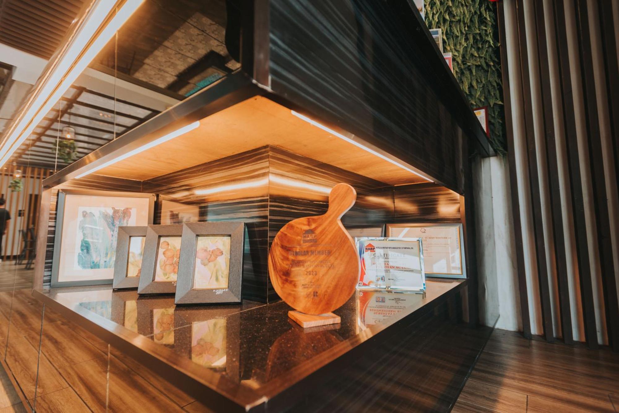 Surestay Plus Hotel By Best Western Ac Luxe Angeles City Bagian luar foto
