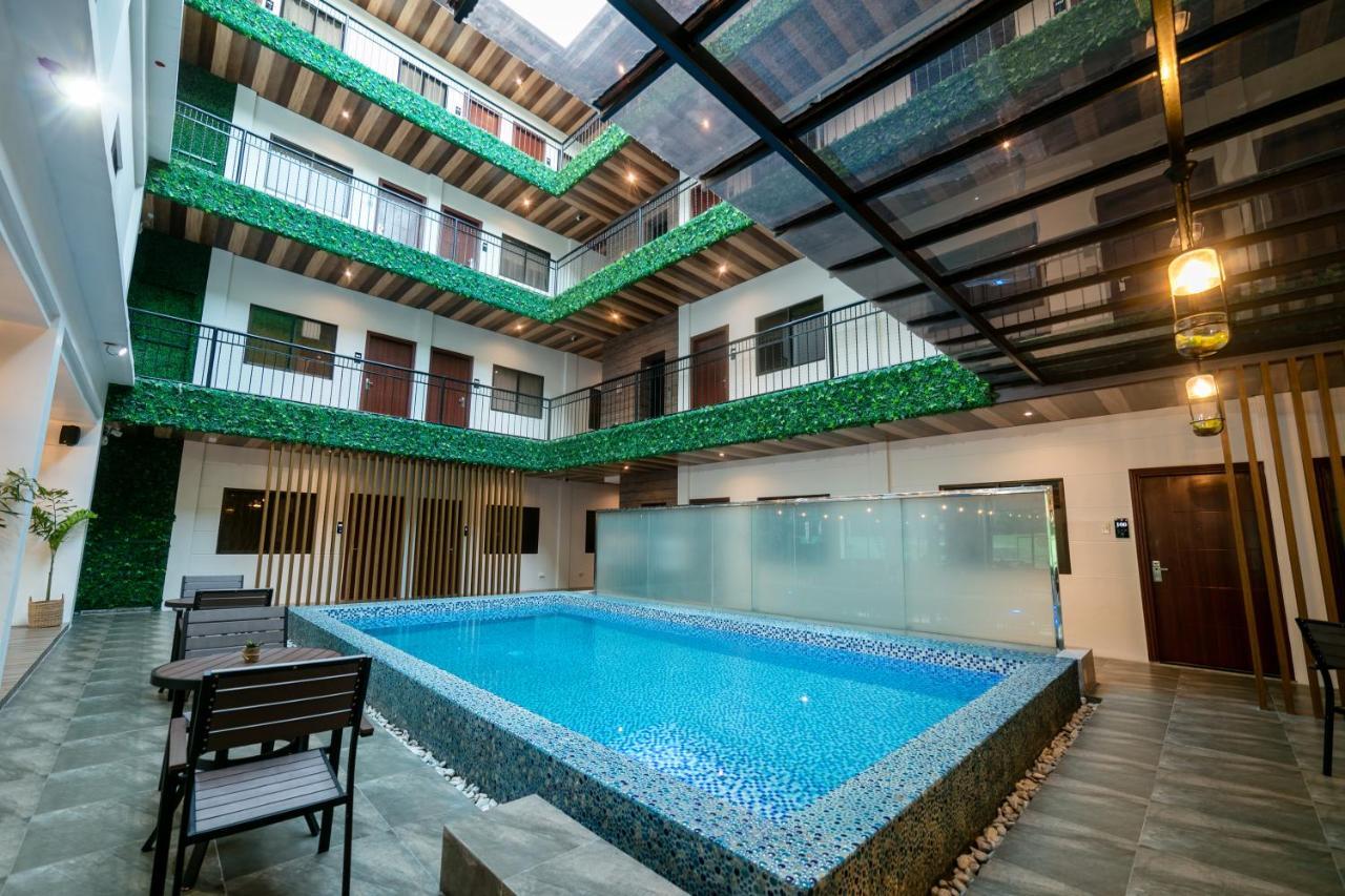 Surestay Plus Hotel By Best Western Ac Luxe Angeles City Bagian luar foto