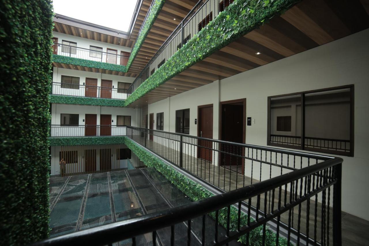 Surestay Plus Hotel By Best Western Ac Luxe Angeles City Bagian luar foto